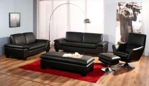 Un salon stylé, mis en valeur par un éclairage adapté